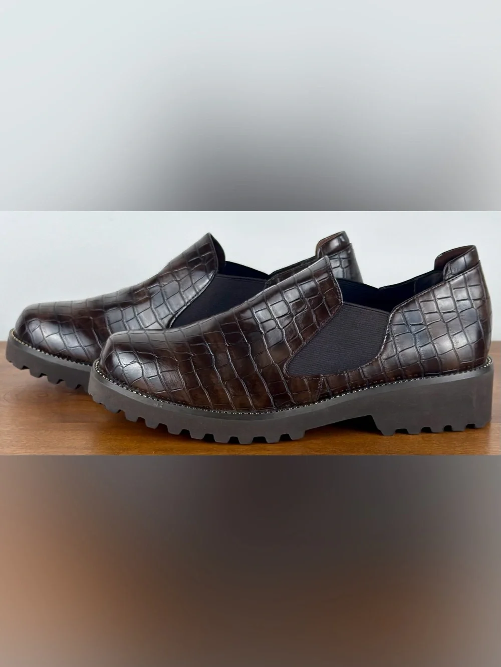 Vaneli Zivana Brown Crocodile Embossed Loafers Shoes Womens 7 Lug Sole New